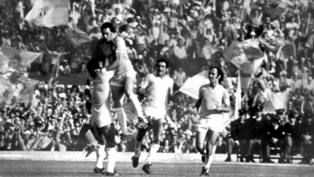Un'immagine della Lazio scudetto 1974 con Chinaglia, Garlaschelli e Frustalupi. Ap 