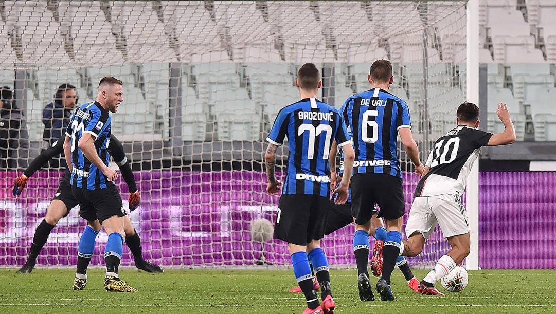 Il gol di Paulo Dybala, 26 anni, per il 2-0 della Juve sull'Inter. Ansa 