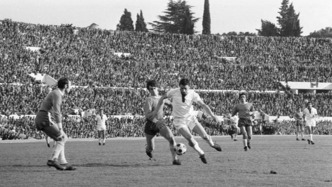 Angelo Domenghini in azione contro la Lazio. Ansa 