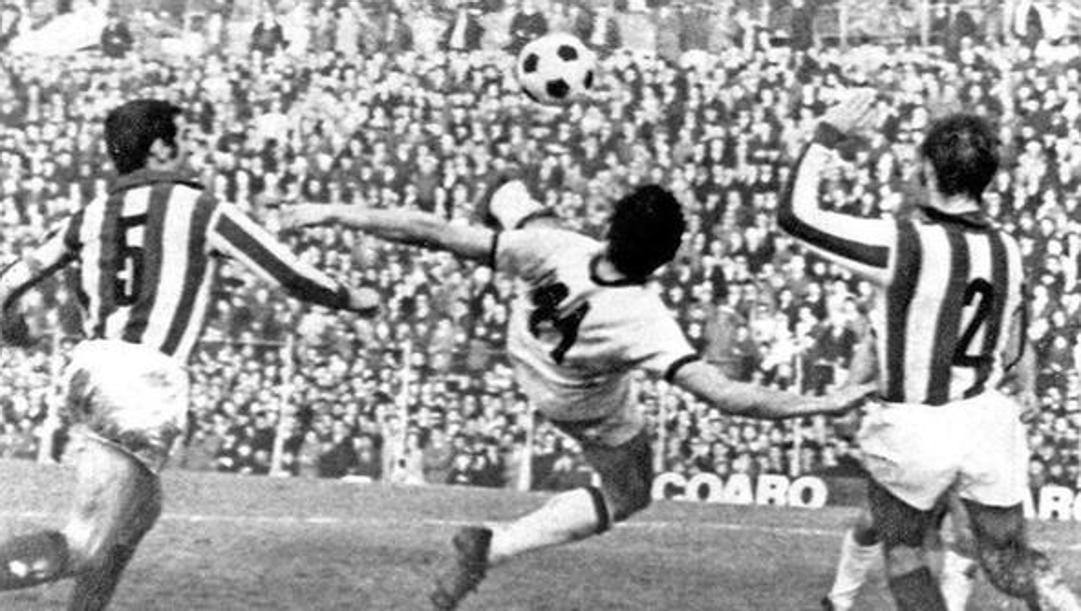 Cagliari 1970, ritratto di Gigi Riva La Gazzetta dello Sport Cagliari 1970, ritratto di Gigi Riva La Gazzetta dello Sport