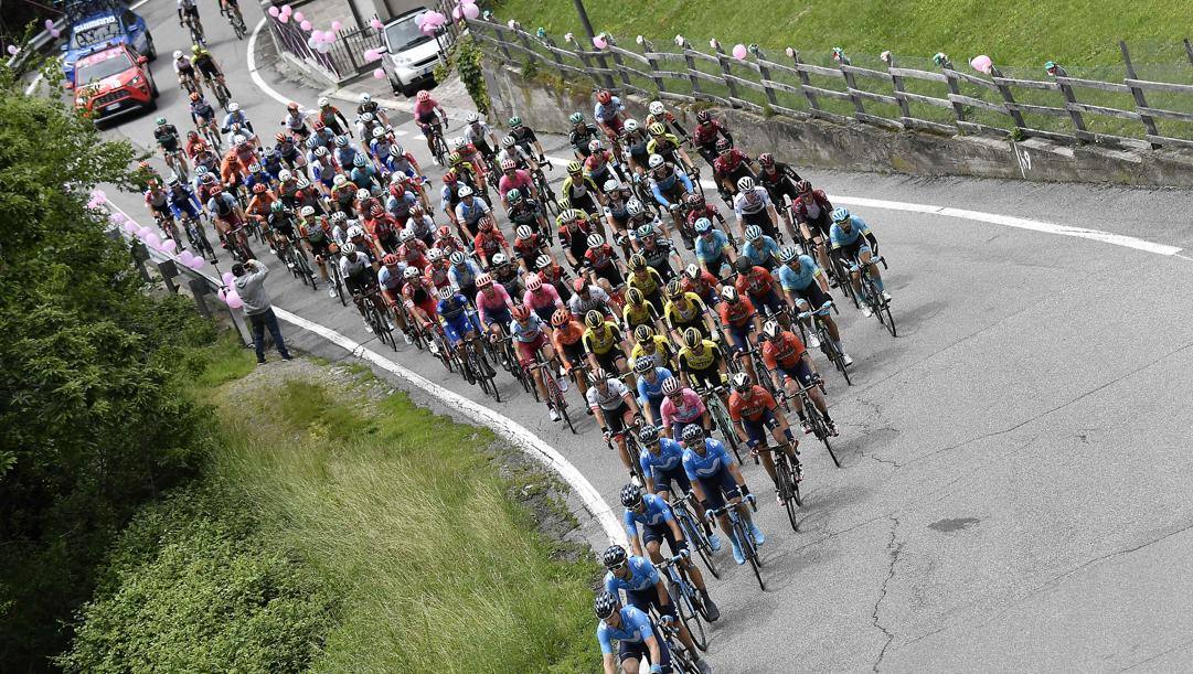 Il gruppo durante il Giro d'Italia 2019 