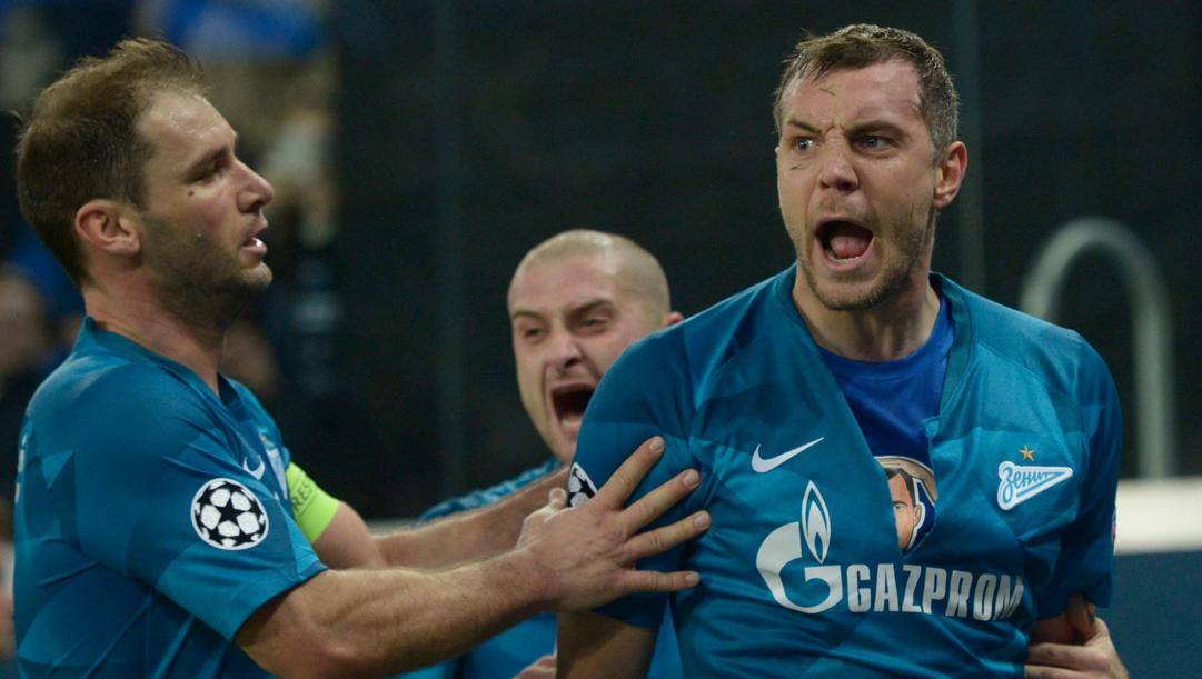 Artem Dzyuba, 31 anni, esulta dopo un gol segnato con il suo Zenit.  