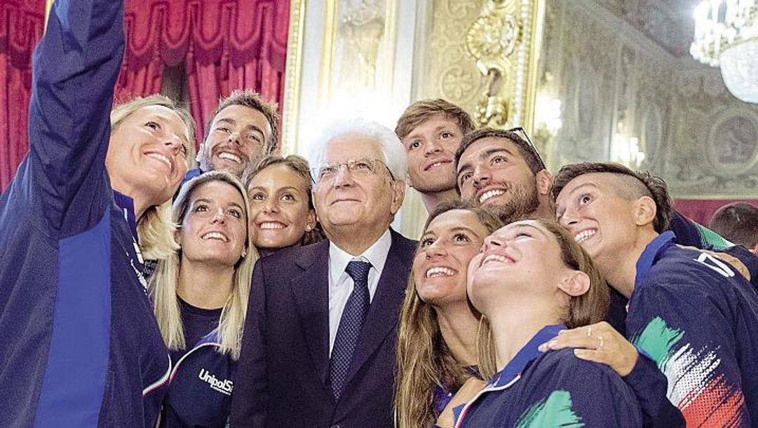 Federica Pellegrini e gli altri azzurri medagliati al Mondiale di nuoto 2019 col presidente Mattarella 