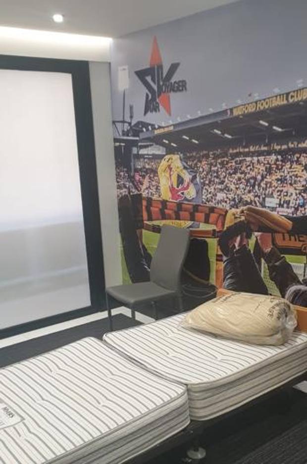 Un letto ricavato all&rsquo;interno del Vicarage di Watford. 