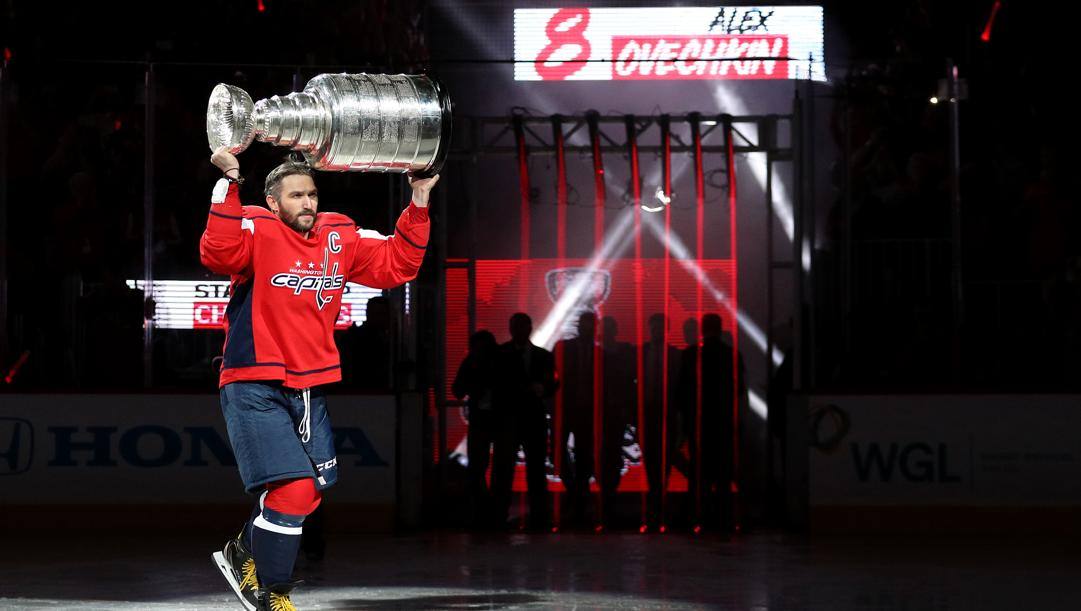 Alex Ovechkin, 34 anni, russo dei Capitals, con la Stanley Cup 2018. Afp 