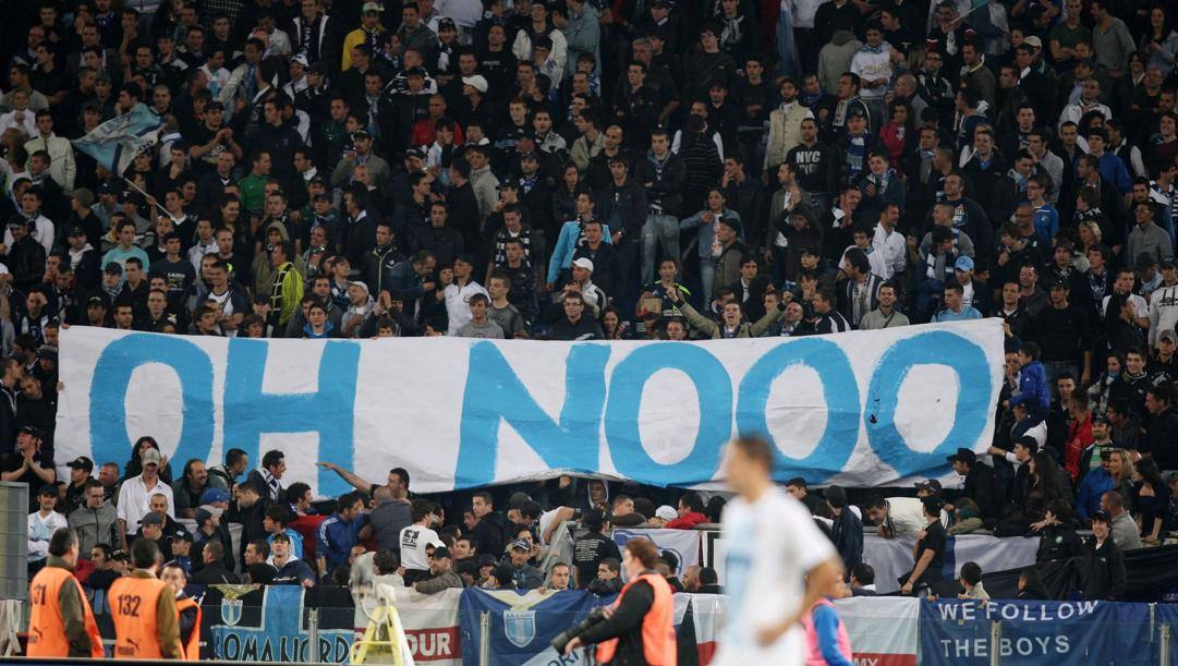 2 maggio 2010: il famoso striscione esposto dalla curva Nord dopo i due gol dell'Inter. Fotopress 
