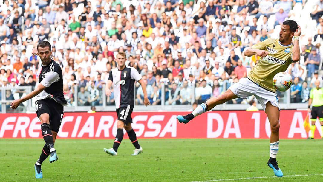 Il gol di Pjanic contro la Spal a fine settembre. Afp 