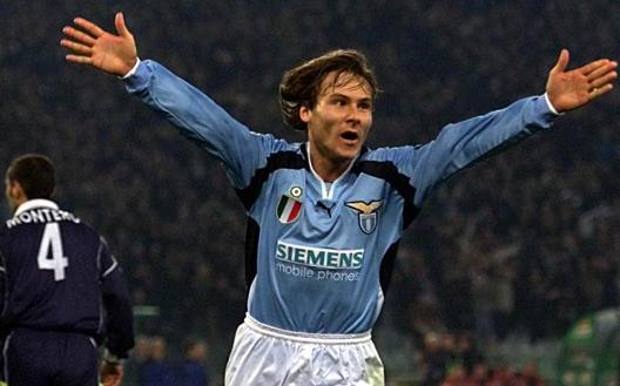 Pavel Nedved, classe &lsquo;72, esulta nel marzo 2001 per una doppietta segnata alla Juve dalla sua Lazio campione. Lapresse 