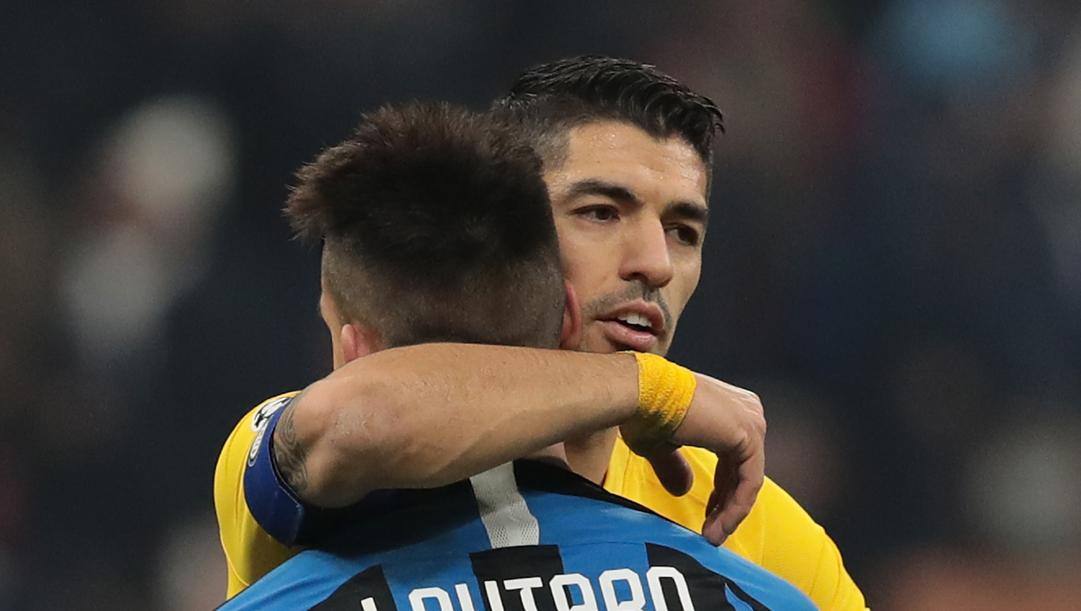Luis Suarez, 33 anni, con Lautaro Martinez, 22