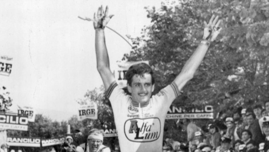 Michael. Wilson, 21 anni, sul traguardo di Cortona al Giro 1982 Ap 