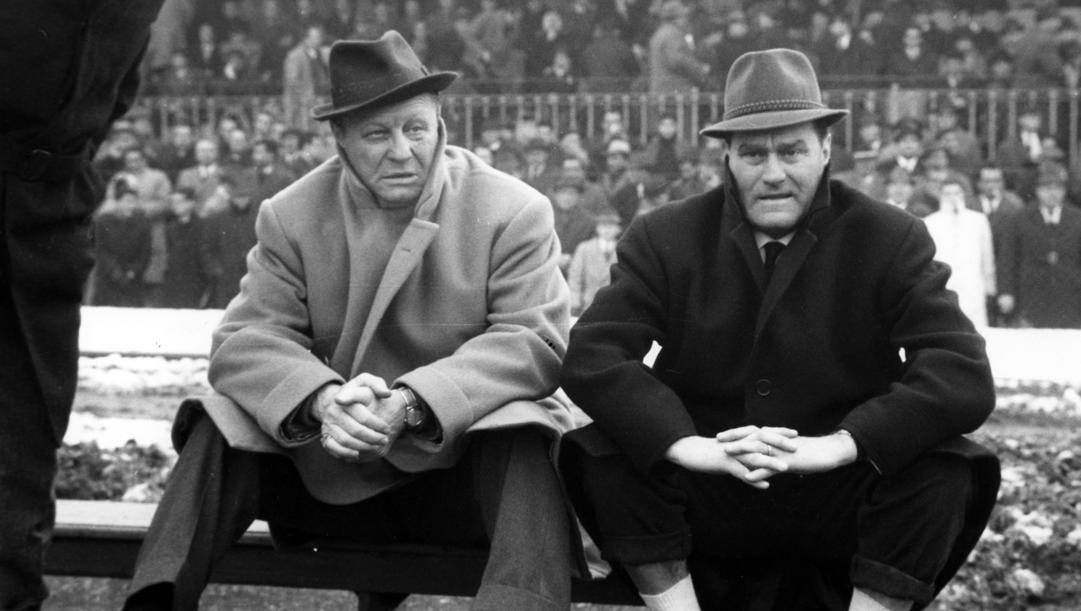 Il direttore tecnico Gipo Viani   (1909-1969) e l'allenatore Nereo Rocco (1912-1979) insieme sulla panchina del Milan. Olympia 