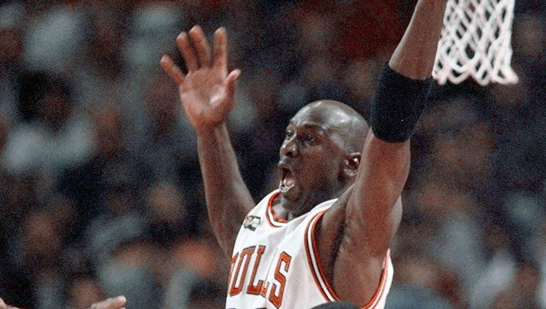 Michael Jordan, oggi 57 anni, ha giocato per i Bulls dal 1984 al 1993 e dal 1996 al 1998. Archivio 