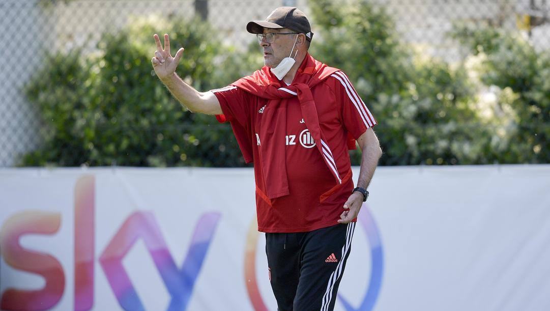 Maurizio Sarri dirige l'allenamento alla Continassa. (Getty Images) 