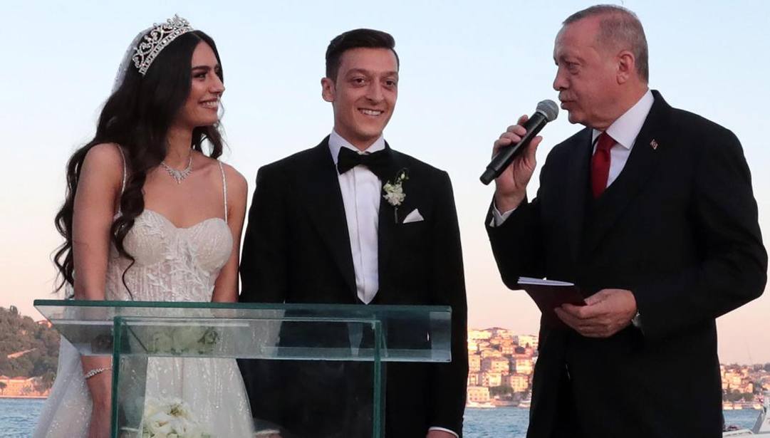 Erdogan testimone di nozze di Özil. Epa 