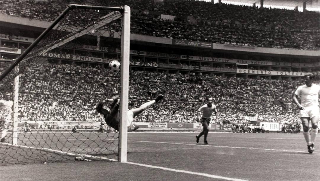 L'intervento di Gordon Banks sul colpo di testa di Pelé a Messico &lsquo;70. Getty 