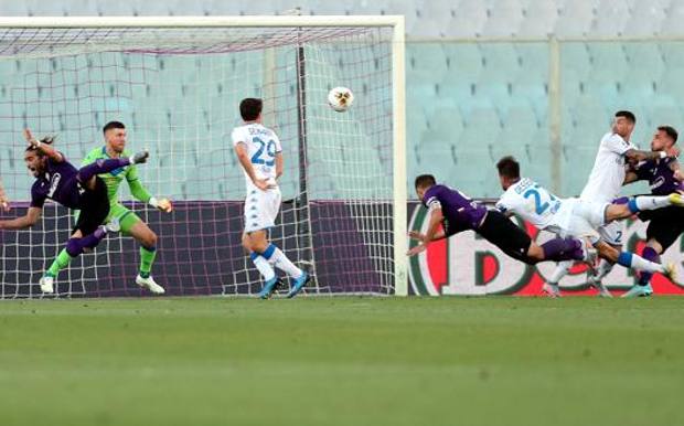 Il gol del pareggio di Pezzella. Getty Images 