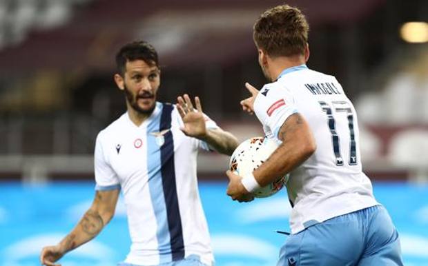 Immobile festeggia con Luis Alberto. Afp Immobile festeggia con Luis Alberto. Afp