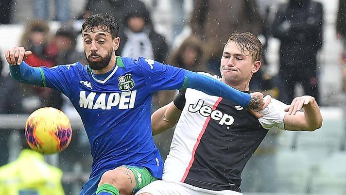 Ciccio Caputo duella con Matthijs de Ligt in Juve-Sassuolo nel girone d'andata. Ansa 