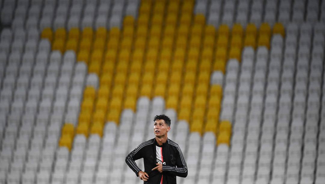 Cristiano Ronaldo nell'Allianz Stadium  vuoto. Afp 