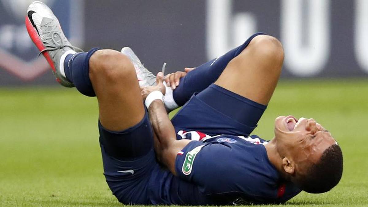 Coppa di Francia al Psg, ma Mbappé esce in lacrime per infortunio La