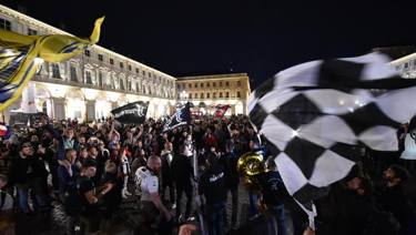 Palloncini Juventus  festa super tifosi su !