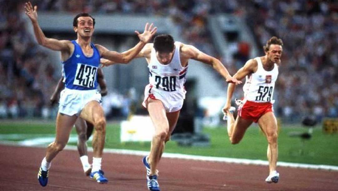 MOSCA, 28 luglio 1980. Pietro Mennea a braccia alzate taglia il traguardo e vince l'oro dei 200m 
