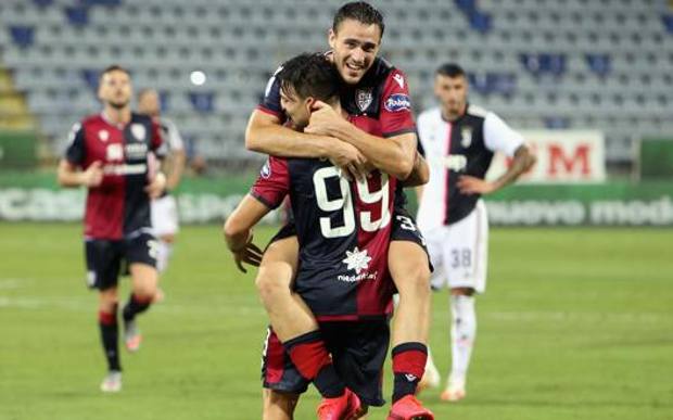 L’esultanza del baby Gagliano e di Simeone. Getty L’esultanza del baby Gagliano e di Simeone. Getty