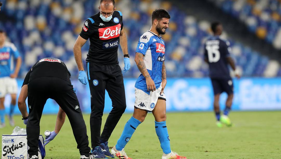Lorenzo Insigne dolorante dopo l'infortunio contro la Lazio. Getty