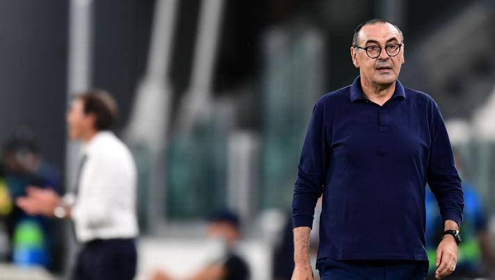 A destra Maurizio Sarri. Afp 