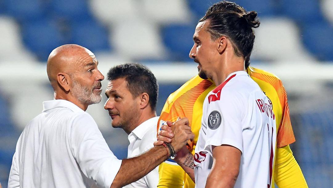 Stefano Pioli, tecnico del Milan, con Zlatan Ibrahimovic. Lapresse 