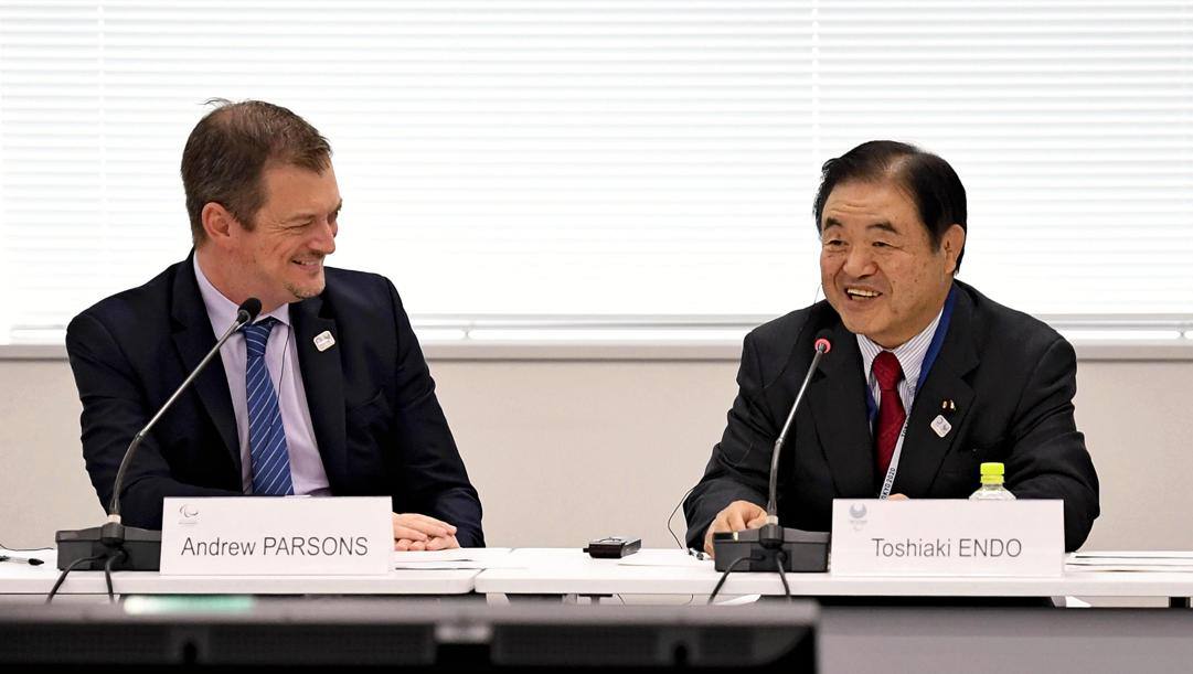 Andrew Parsons col vicepresidente di Tokyo 2020. Afp 