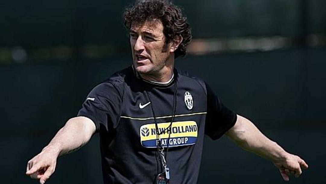 Ciro Ferrara versione allenatore della Juve nel 2009-10. Lapresse 