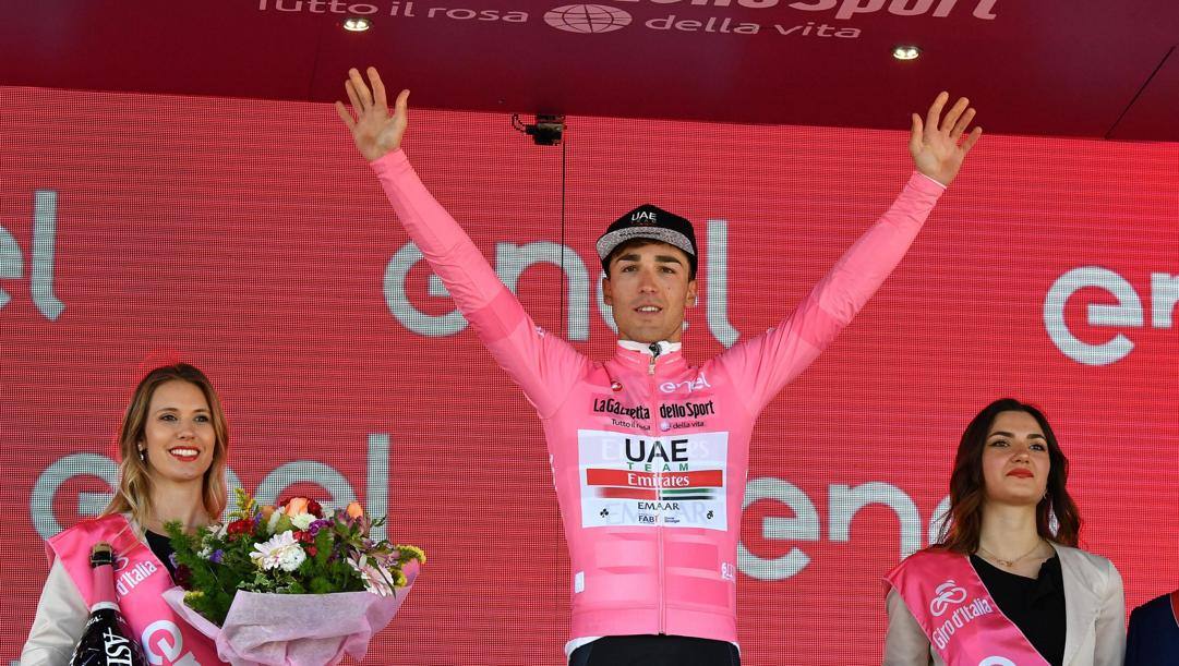 Valerio Conti in maglia rosa al Giro 2019. ANSA 