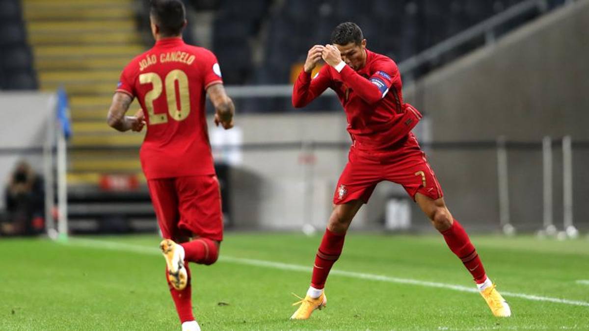 Cristiano Ronaldo, goal number 100 (and 101) with Portugal