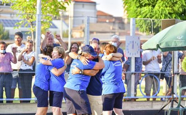 La gioia del Pontedassio dopo la conquista del suo primo scudetto 