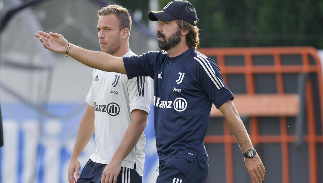 Pirlo in allenamento con Arthur. Getty