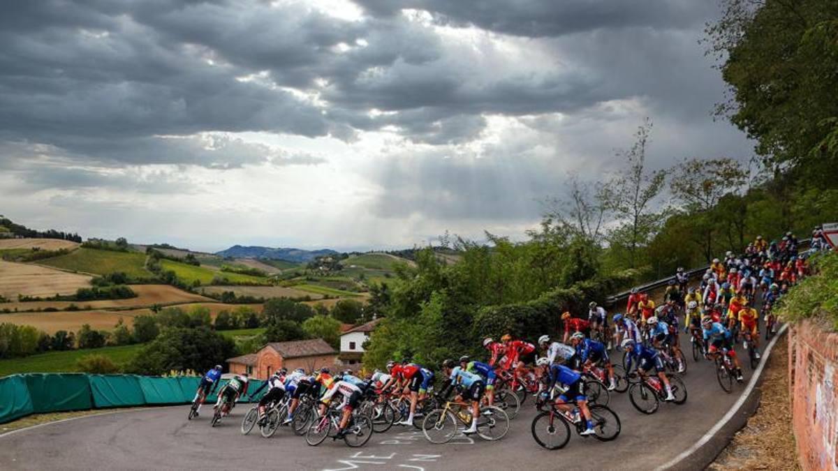 Mondiali di ciclismo, Imola: live – 7 persone in fuga, controllo di gruppo