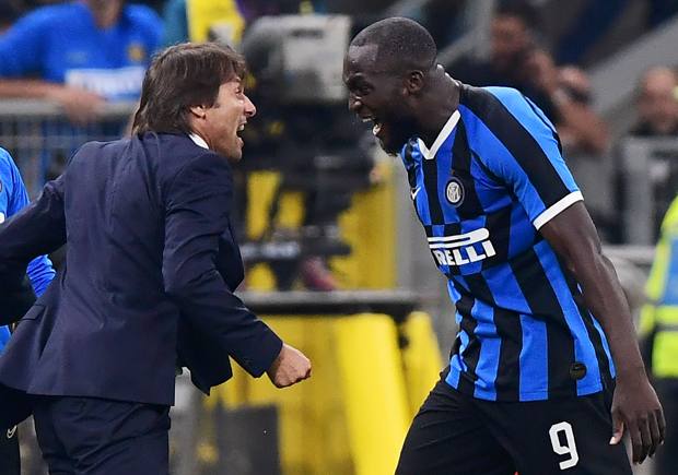 Antonio Conte, 51 anni, esulta con Romelu Lukaku, 27. AFP