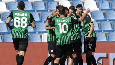 Sassuolo Crotone 4 1 De Zerbi Primo Doppietta Di Caputo La Gazzetta Dello Sport