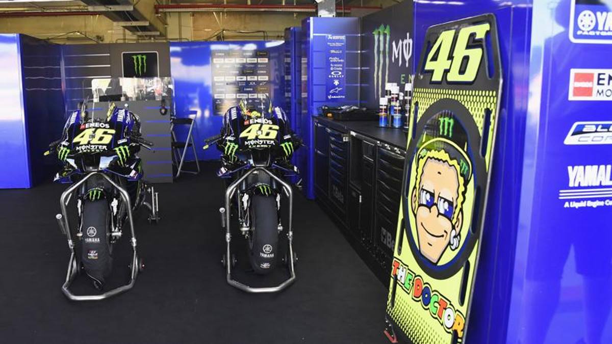 Valentino Rossi contagiato dal Covid a una cena. E scrive alla Pellegrini