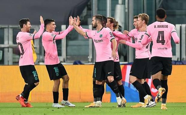 Il Barcellona festeggia Démbelé. Ansa Il Barcellona festeggia Démbelé. Ansa