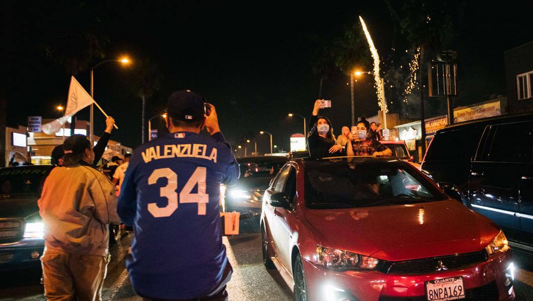I festeggiamenti a Los Angeles per la vittoria dei Dodgers. Afp 