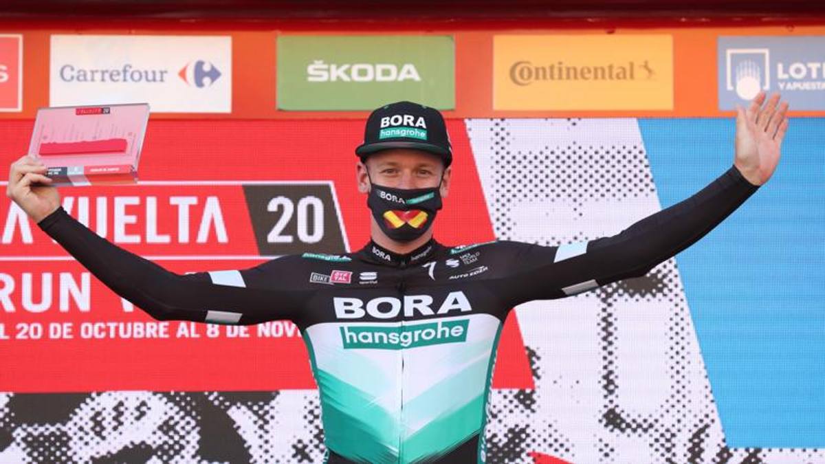 Vuelta: Sam Bennett vince in volata, Carapaz resta in maglia rossa