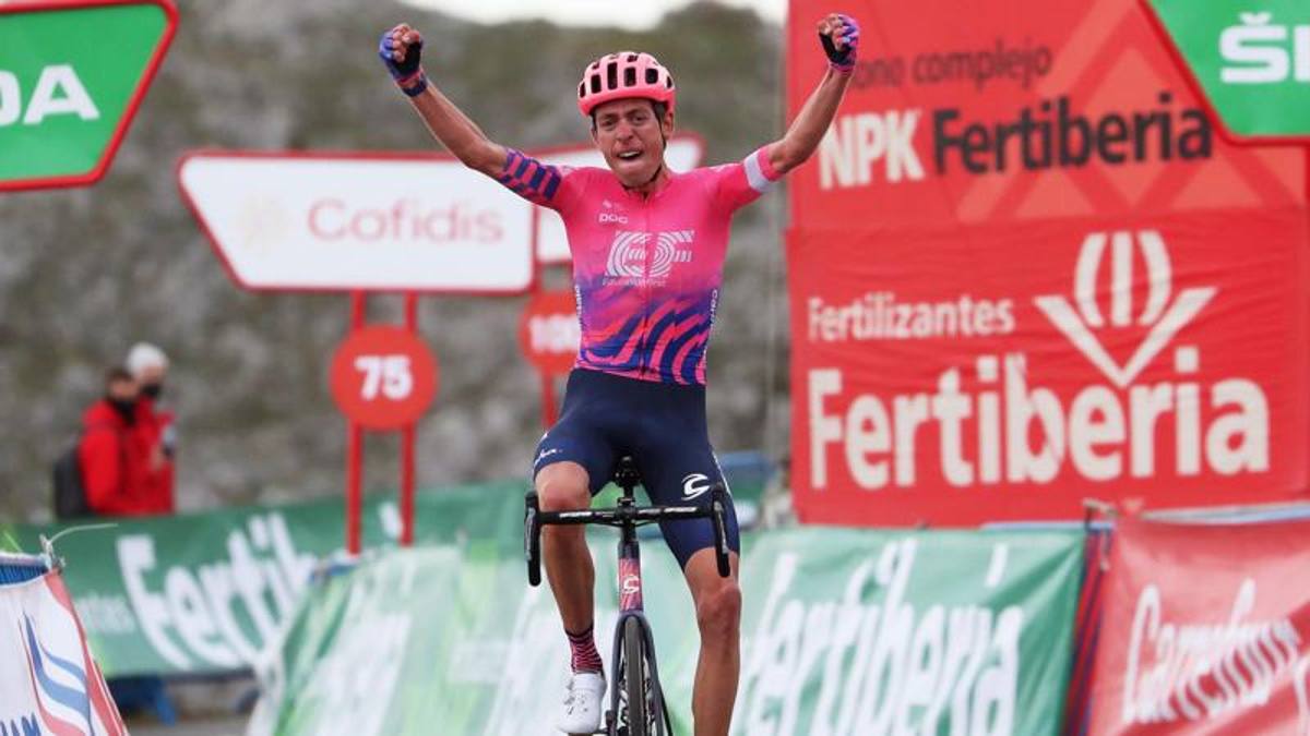 Spettacolo sull'Angliru: trionfa Carthy, Carapaz si riprende la maglia rossa