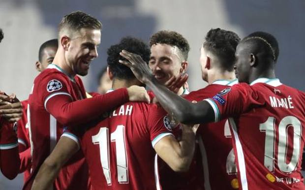 I Reds esultano a Bergamo. Ap I Reds esultano a Bergamo. Ap