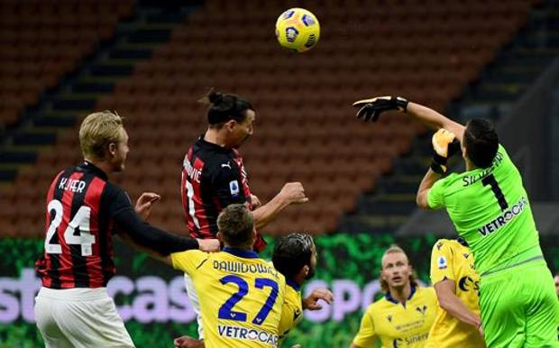 Stacco di Ibra al Meazza. Afp Stacco di Ibra al Meazza. Afp