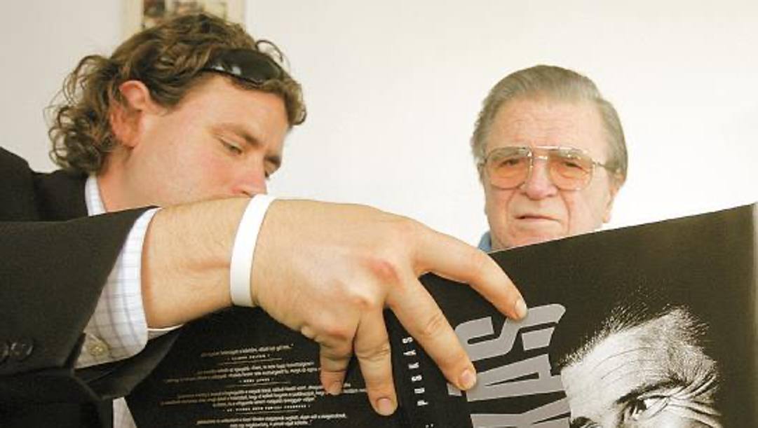 Il biografo con Puskas nel 2005, alla pubblicazione del libro. Foto Luca Bianchin 