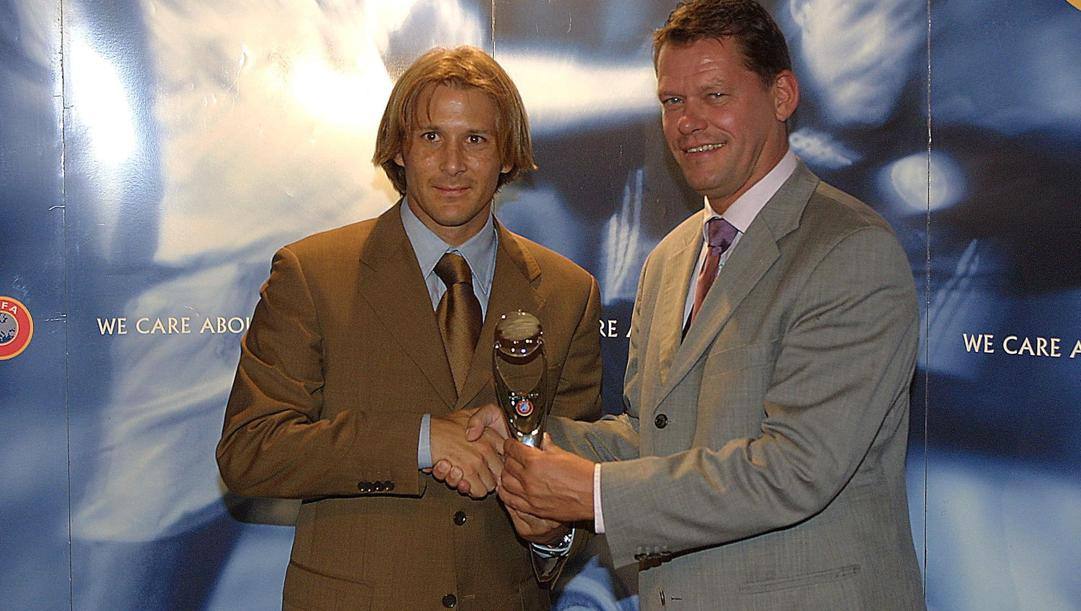 Frank Arnesen con Gaizka Mendieta nel 2001, a Monaco. Ansa/Uefa 