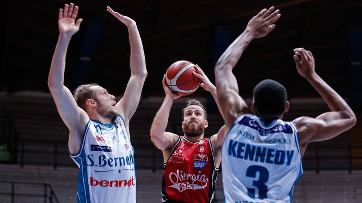 Milano supera Cantù, Brindisi passa a Sassari