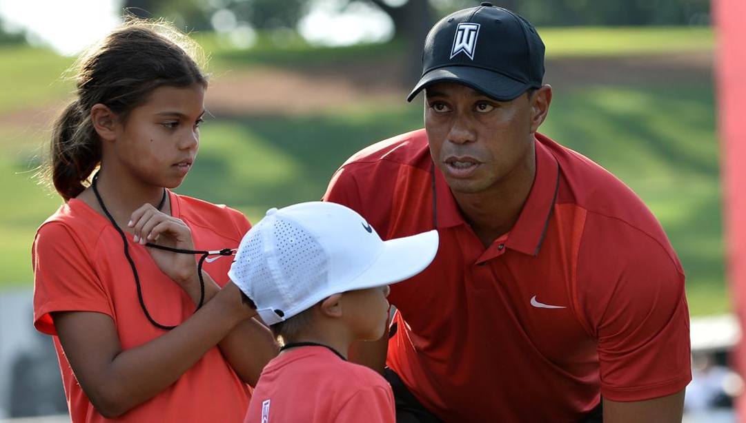 Tiger Woods con la figlia Sam e il figlio Charlie. Afp 